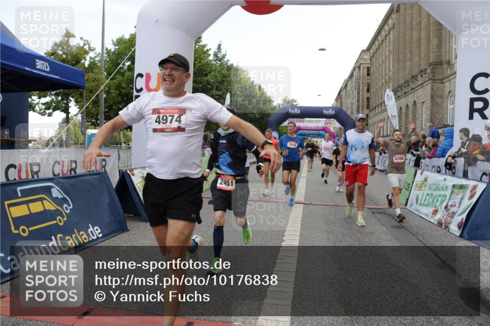 06.09.2026 - CURREX Alsterlauf Yannick Fuchs http://msf.ph/oto/10176838 06.09.2026 09:54:48 Ziel 2395, 2433, 2451, 2587, 2640, 3233, 3251, 3413, 3629, 3991, 4206, 4394, 4974, 5165, 5657, 5666, 6079, 6210 meine-sportfotos.de