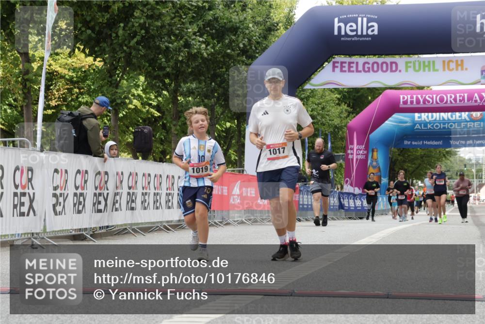06.09.2026 - CURREX Alsterlauf Yannick Fuchs http://msf.ph/oto/10176846 06.09.2026 12:02:33 Ziel 1017, 1019, 1320 meine-sportfotos.de