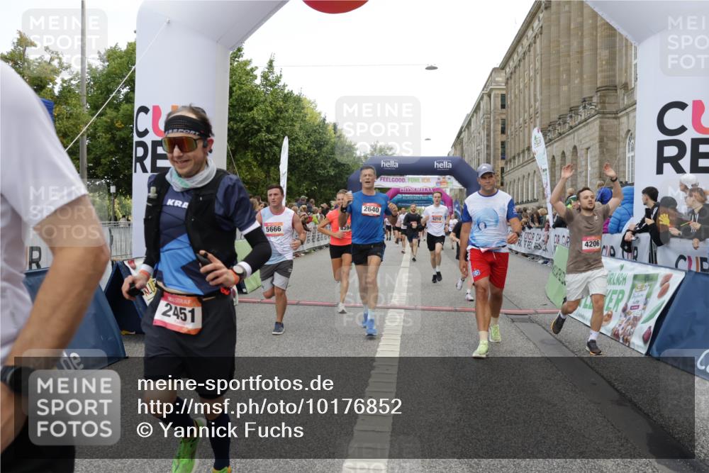 06.09.2026 - CURREX Alsterlauf Yannick Fuchs http://msf.ph/oto/10176852 06.09.2026 09:54:48 Ziel 2395, 2433, 2451, 2587, 2640, 3233, 3251, 3413, 3629, 3991, 4206, 4394, 4974, 5165, 5657, 5666, 6079, 6210 meine-sportfotos.de
