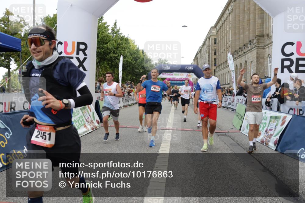 06.09.2026 - CURREX Alsterlauf Yannick Fuchs http://msf.ph/oto/10176863 06.09.2026 09:54:48 Ziel 2395, 2433, 2451, 2587, 2640, 3233, 3251, 3413, 3629, 3991, 4206, 4394, 4974, 5165, 5657, 5666, 6079, 6210 meine-sportfotos.de