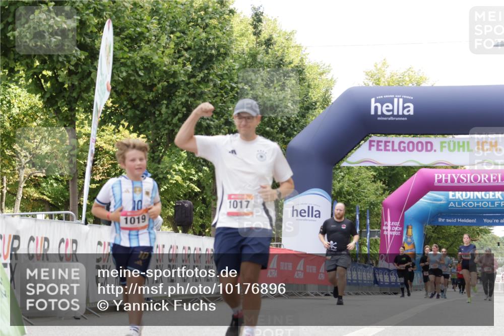 06.09.2026 - CURREX Alsterlauf Yannick Fuchs http://msf.ph/oto/10176896 06.09.2026 12:02:35 Ziel 1017, 1019 meine-sportfotos.de