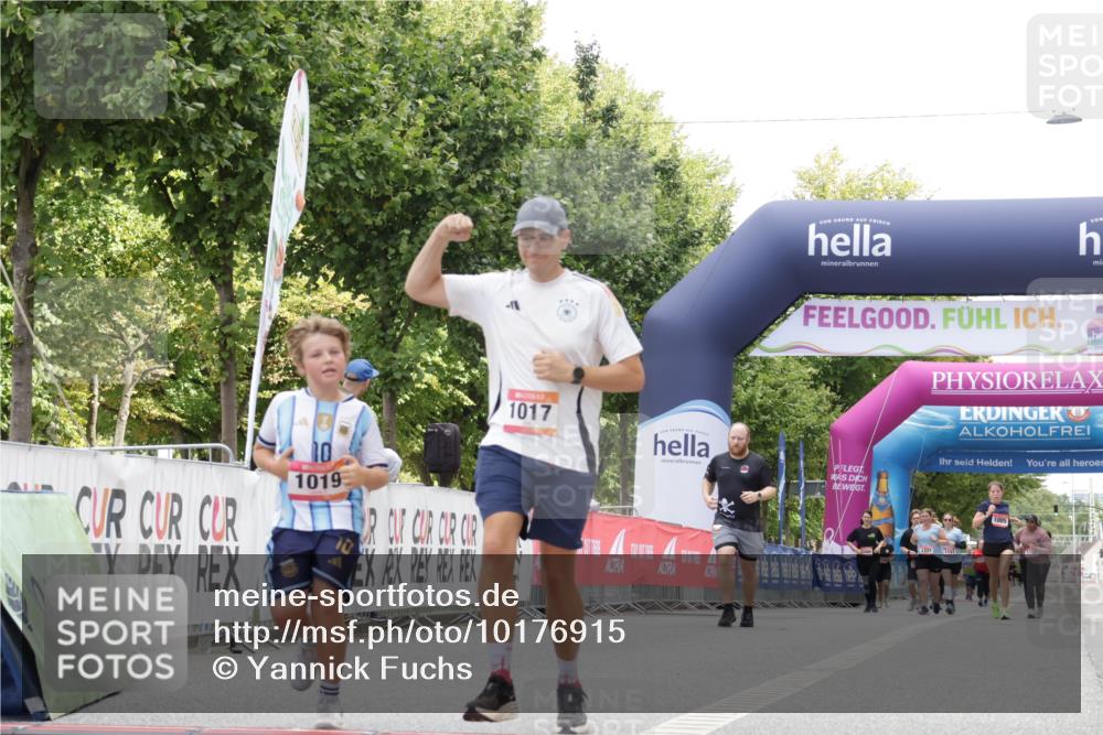 06.09.2026 - CURREX Alsterlauf Yannick Fuchs http://msf.ph/oto/10176915 06.09.2026 12:02:35 Ziel 1017, 1019 meine-sportfotos.de