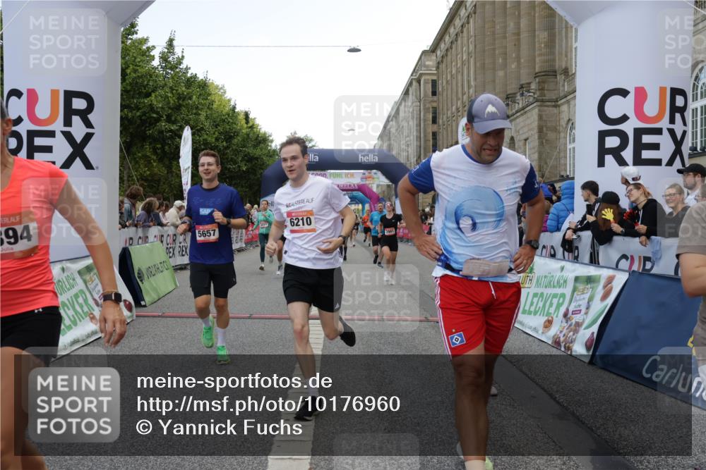 06.09.2026 - CURREX Alsterlauf Yannick Fuchs http://msf.ph/oto/10176960 06.09.2026 09:54:50 Ziel 2395, 2433, 2451, 2587, 2640, 3251, 3413, 3629, 3991, 4206, 4335, 4394, 4458, 4974, 5165, 5657, 5666, 6079, 6191, 6210 meine-sportfotos.de