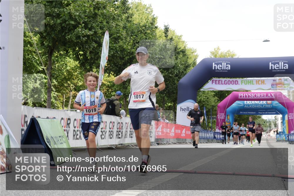 06.09.2026 - CURREX Alsterlauf Yannick Fuchs http://msf.ph/oto/10176965 06.09.2026 12:02:35 Ziel 1017, 1019 meine-sportfotos.de