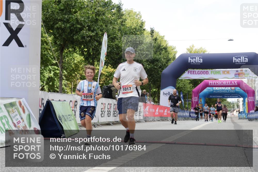 06.09.2026 - CURREX Alsterlauf Yannick Fuchs http://msf.ph/oto/10176984 06.09.2026 12:02:36 Ziel 1017, 1019 meine-sportfotos.de