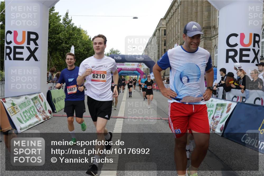 06.09.2026 - CURREX Alsterlauf Yannick Fuchs http://msf.ph/oto/10176992 06.09.2026 09:54:51 Ziel 2395, 2433, 2451, 2587, 2640, 3251, 3341, 3413, 3629, 3991, 4206, 4335, 4394, 4458, 4974, 5165, 5657, 5666, 6079, 6191, 6210 meine-sportfotos.de