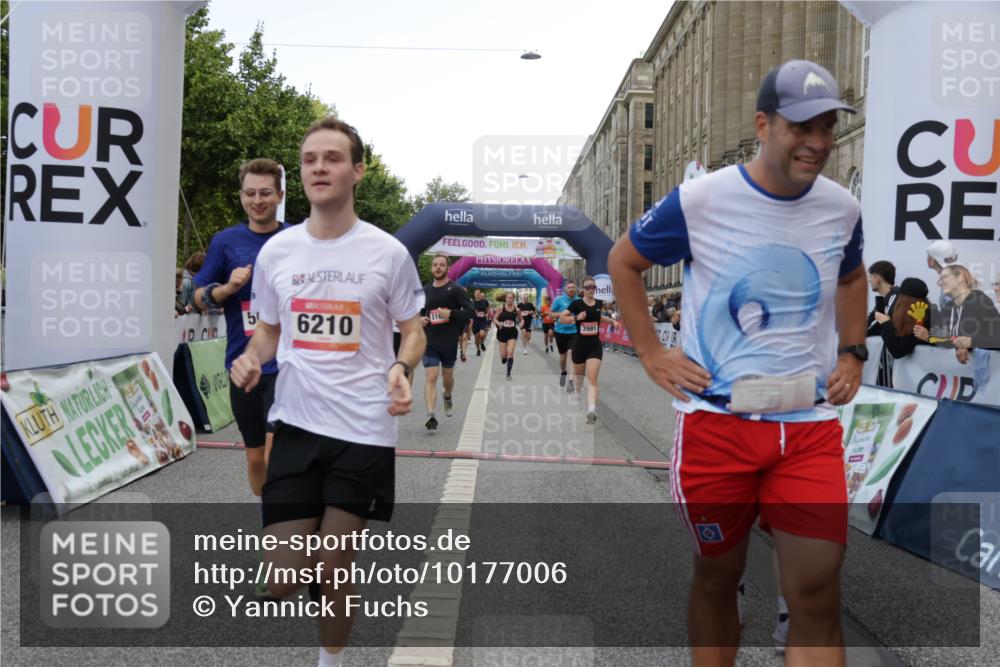 06.09.2026 - CURREX Alsterlauf Yannick Fuchs http://msf.ph/oto/10177006 06.09.2026 09:54:51 Ziel 2395, 2433, 2451, 2587, 2640, 3251, 3341, 3413, 3629, 3991, 4206, 4335, 4394, 4458, 4974, 5165, 5657, 5666, 6079, 6191, 6210 meine-sportfotos.de