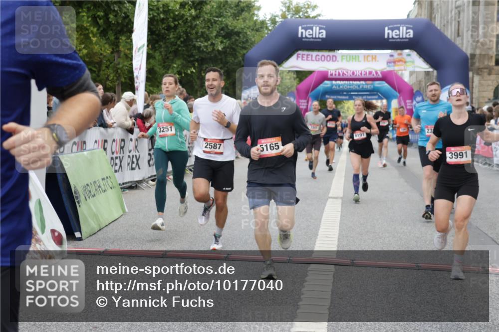 06.09.2026 - CURREX Alsterlauf Yannick Fuchs http://msf.ph/oto/10177040 06.09.2026 09:54:52 Ziel 2314, 2395, 2433, 2451, 2587, 2640, 3251, 3341, 3363, 3413, 3629, 3991, 4206, 4335, 4394, 4458, 4974, 5165, 5657, 5666, 6079, 6191, 6210 meine-sportfotos.de