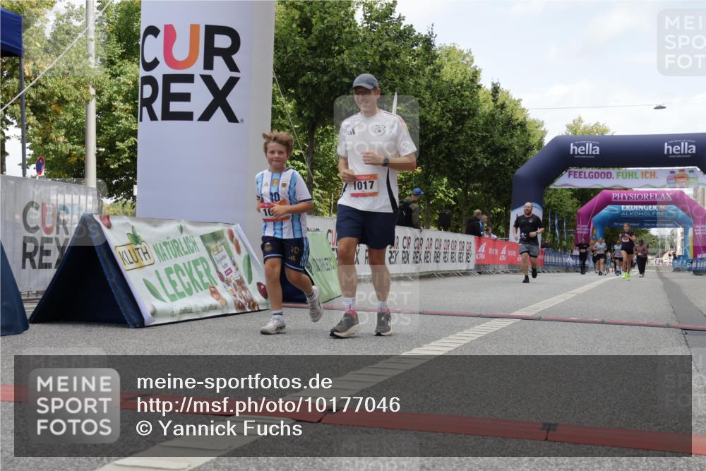 06.09.2026 - CURREX Alsterlauf Yannick Fuchs http://msf.ph/oto/10177046 06.09.2026 12:02:37 Ziel 1005, 1017, 1019, 8267 meine-sportfotos.de
