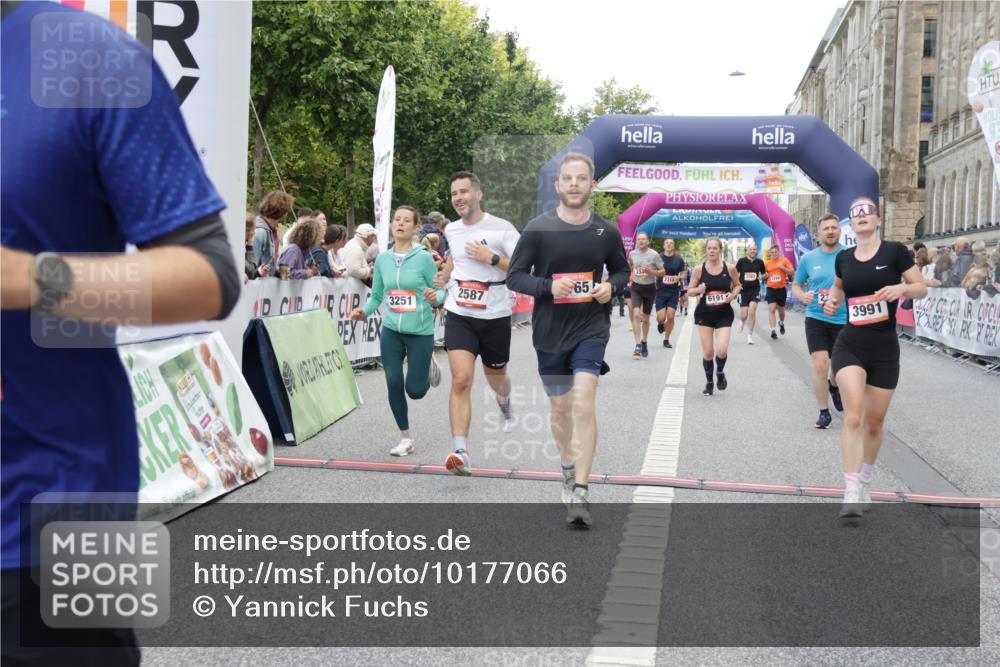 06.09.2026 - CURREX Alsterlauf Yannick Fuchs http://msf.ph/oto/10177066 06.09.2026 09:54:52 Ziel 2314, 2395, 2433, 2451, 2587, 2640, 3251, 3341, 3363, 3413, 3629, 3991, 4206, 4335, 4394, 4458, 4974, 5165, 5657, 5666, 6079, 6191, 6210 meine-sportfotos.de