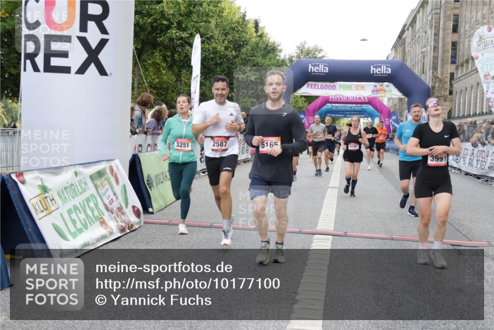 06.09.2026 - CURREX Alsterlauf Yannick Fuchs http://msf.ph/oto/10177100 06.09.2026 09:54:52 Ziel 2314, 2395, 2433, 2451, 2587, 2640, 3251, 3341, 3363, 3413, 3629, 3991, 4206, 4335, 4394, 4458, 4974, 5165, 5657, 5666, 6079, 6191, 6210 meine-sportfotos.de