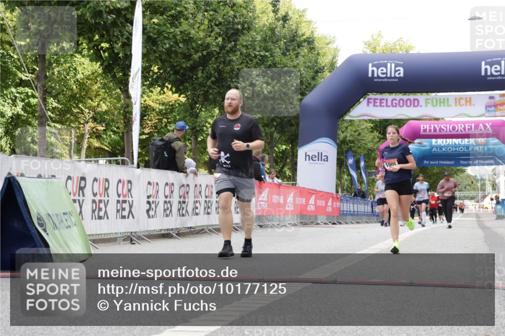 06.09.2026 - CURREX Alsterlauf Yannick Fuchs http://msf.ph/oto/10177125 06.09.2026 12:02:40 Ziel 1005, 1017, 1019, 8267 meine-sportfotos.de