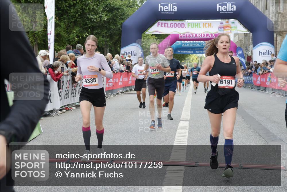 06.09.2026 - CURREX Alsterlauf Yannick Fuchs http://msf.ph/oto/10177259 06.09.2026 09:54:54 Ziel 2314, 2395, 2397, 2451, 2494, 2587, 2640, 2962, 3251, 3341, 3363, 3413, 3991, 4206, 4335, 4394, 4458, 5165, 5385, 5657, 5666, 6191, 6210 meine-sportfotos.de