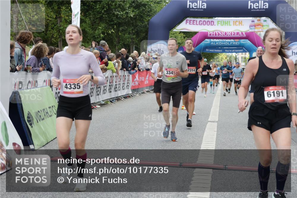 06.09.2026 - CURREX Alsterlauf Yannick Fuchs http://msf.ph/oto/10177335 06.09.2026 09:54:55 Ziel 2314, 2395, 2397, 2494, 2587, 2640, 2962, 3251, 3341, 3363, 3991, 4206, 4335, 4394, 4458, 5165, 5298, 5385, 5657, 5666, 6191, 6210 meine-sportfotos.de