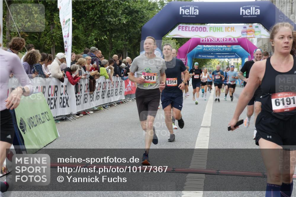 06.09.2026 - CURREX Alsterlauf Yannick Fuchs http://msf.ph/oto/10177367 06.09.2026 09:54:55 Ziel 2314, 2395, 2397, 2494, 2587, 2640, 2962, 3251, 3341, 3363, 3991, 4206, 4335, 4394, 4458, 5165, 5298, 5385, 5657, 5666, 6191, 6210 meine-sportfotos.de