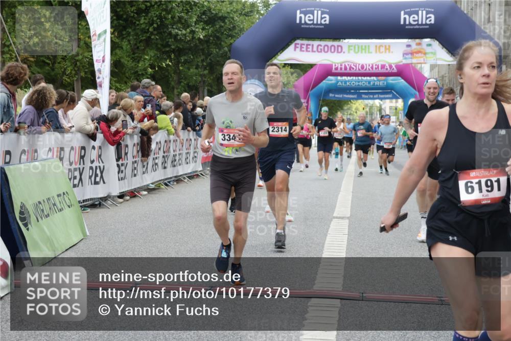 06.09.2026 - CURREX Alsterlauf Yannick Fuchs http://msf.ph/oto/10177379 06.09.2026 09:54:55 Ziel 2314, 2395, 2397, 2494, 2587, 2640, 2962, 3251, 3341, 3363, 3991, 4206, 4335, 4394, 4458, 5165, 5298, 5385, 5657, 5666, 6191, 6210 meine-sportfotos.de