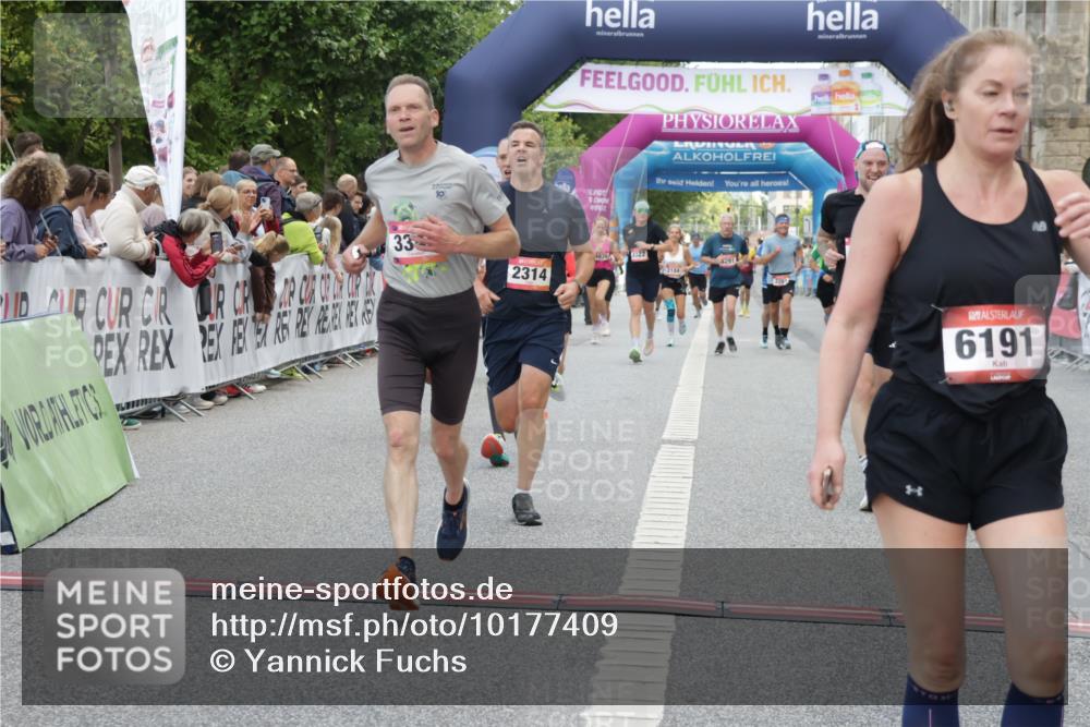 06.09.2026 - CURREX Alsterlauf Yannick Fuchs http://msf.ph/oto/10177409 06.09.2026 09:54:56 Ziel 2314, 2395, 2397, 2494, 2587, 2962, 3251, 3341, 3363, 3991, 4335, 4394, 4458, 5094, 5165, 5298, 5385, 5657, 6191, 6210 meine-sportfotos.de