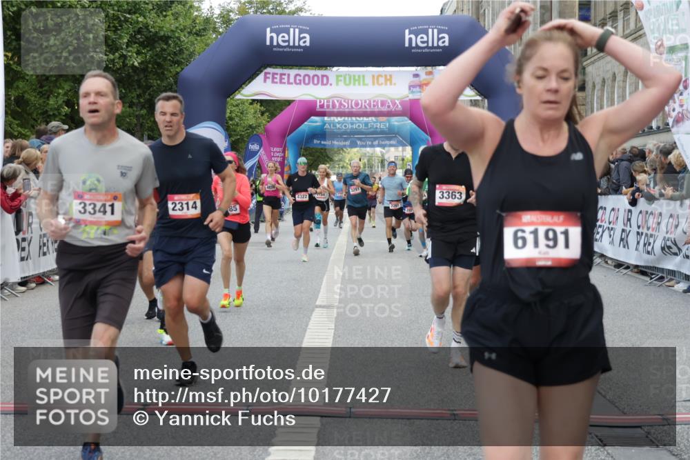 06.09.2026 - CURREX Alsterlauf Yannick Fuchs http://msf.ph/oto/10177427 06.09.2026 09:54:56 Ziel 2314, 2395, 2397, 2494, 2587, 2962, 3251, 3341, 3363, 3991, 4335, 4394, 4458, 5094, 5165, 5298, 5385, 5657, 6191, 6210 meine-sportfotos.de