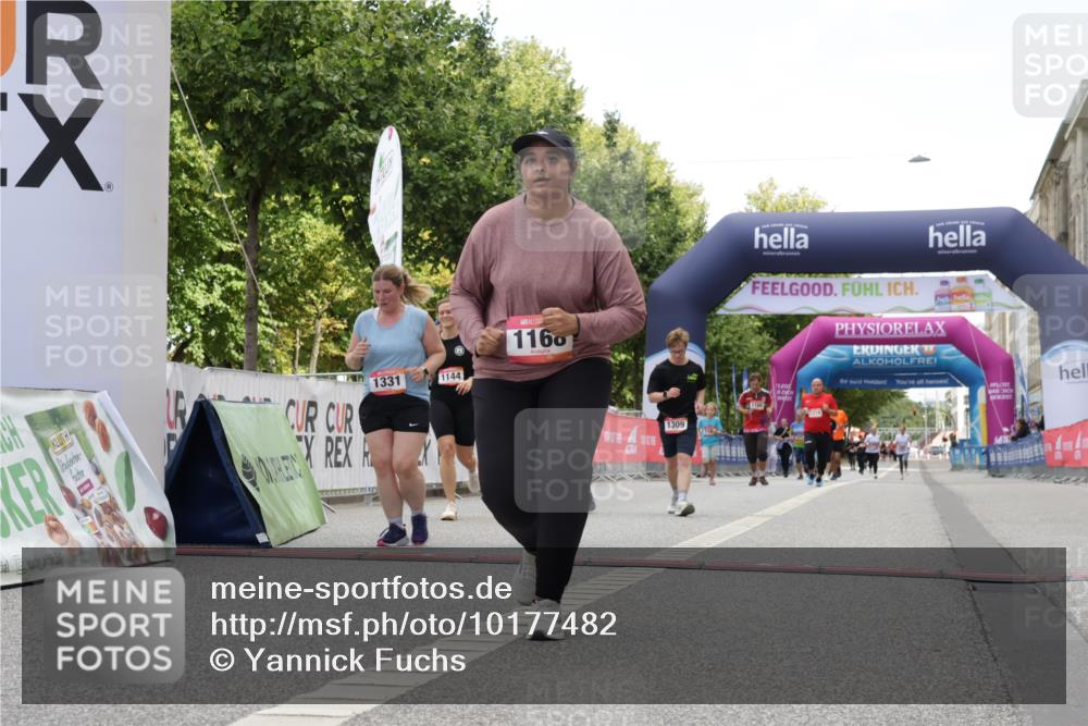 06.09.2026 - CURREX Alsterlauf Yannick Fuchs http://msf.ph/oto/10177482 06.09.2026 12:02:54 Ziel 1144, 1151, 1168, 1309, 1331 meine-sportfotos.de