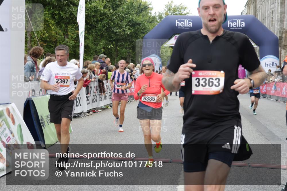 06.09.2026 - CURREX Alsterlauf Yannick Fuchs http://msf.ph/oto/10177518 06.09.2026 09:54:58 Ziel 2184, 2261, 2314, 2395, 2397, 2494, 2587, 2826, 2962, 3251, 3291, 3341, 3363, 3991, 4322, 4335, 4458, 4839, 5094, 5165, 5298, 5385, 6191 meine-sportfotos.de