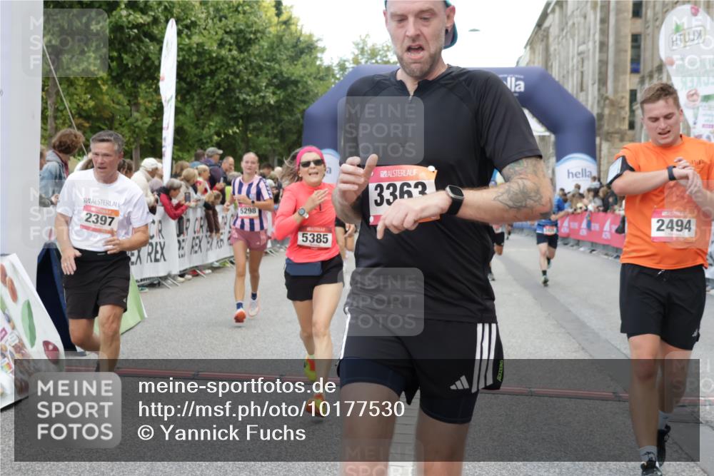 06.09.2026 - CURREX Alsterlauf Yannick Fuchs http://msf.ph/oto/10177530 06.09.2026 09:54:58 Ziel 2184, 2261, 2314, 2395, 2397, 2494, 2587, 2826, 2962, 3251, 3291, 3341, 3363, 3991, 4322, 4335, 4458, 4839, 5094, 5165, 5298, 5385, 6191 meine-sportfotos.de