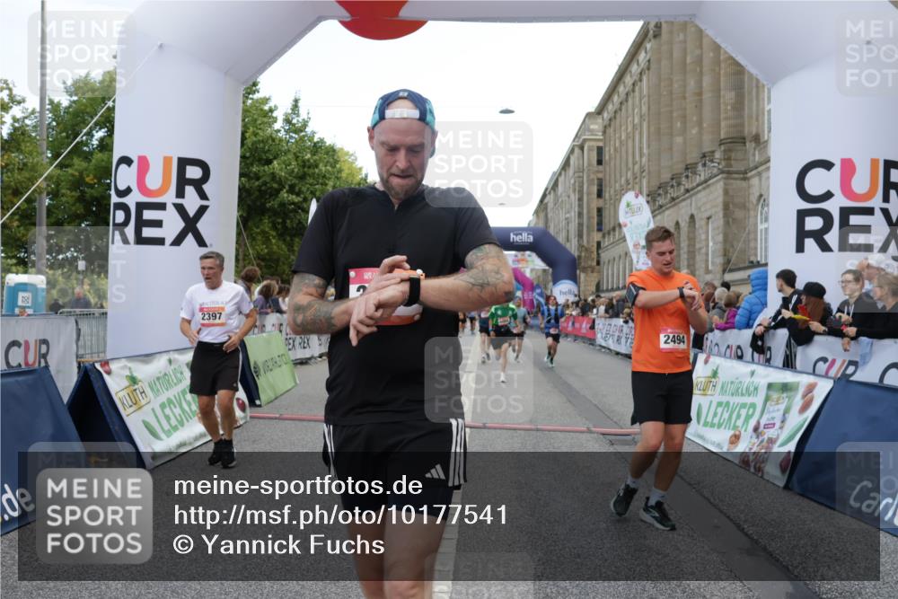 06.09.2026 - CURREX Alsterlauf Yannick Fuchs http://msf.ph/oto/10177541 06.09.2026 09:54:59 Ziel 2184, 2261, 2314, 2395, 2397, 2494, 2502, 2587, 2826, 2962, 3251, 3291, 3341, 3363, 3991, 4322, 4335, 4458, 4839, 5094, 5165, 5298, 5385, 6191 meine-sportfotos.de