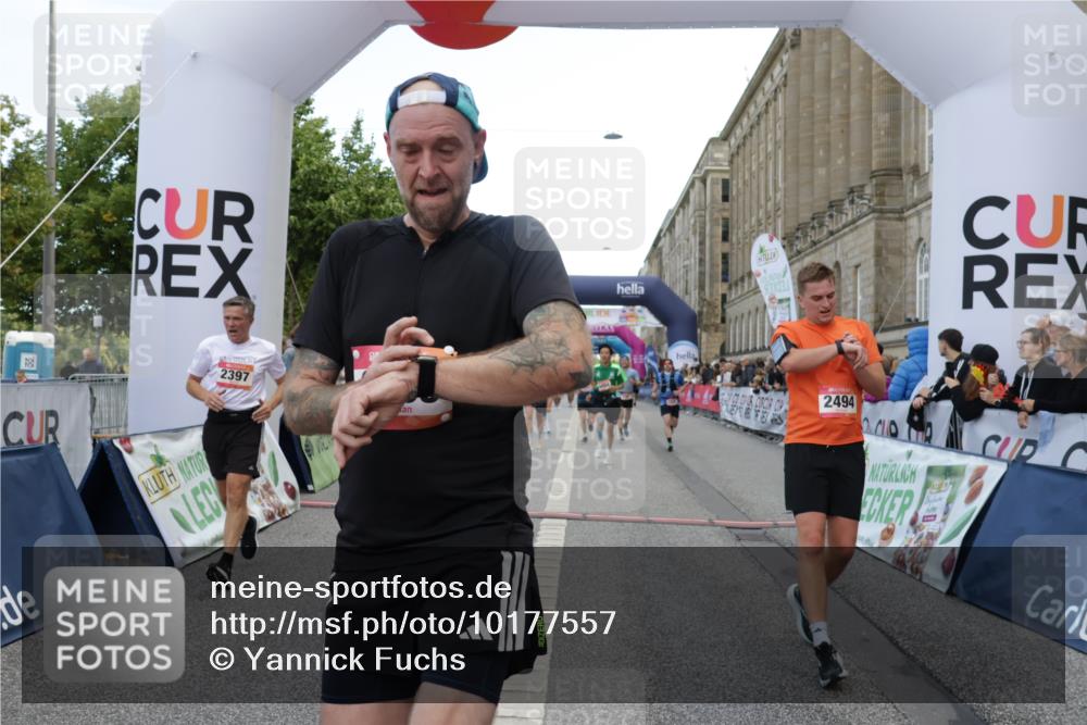 06.09.2026 - CURREX Alsterlauf Yannick Fuchs http://msf.ph/oto/10177557 06.09.2026 09:54:59 Ziel 2184, 2261, 2314, 2395, 2397, 2494, 2502, 2587, 2826, 2962, 3251, 3291, 3341, 3363, 3991, 4322, 4335, 4458, 4839, 5094, 5165, 5298, 5385, 6191 meine-sportfotos.de