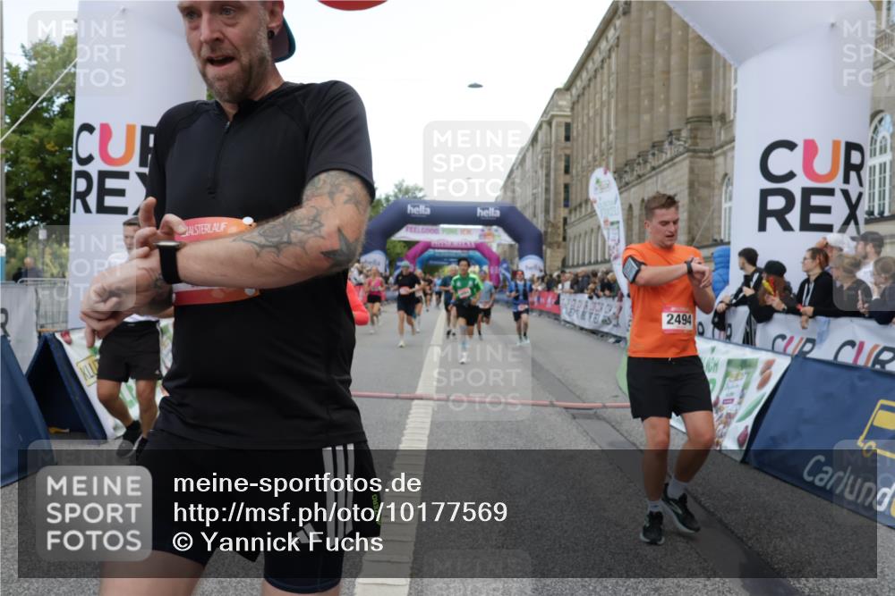 06.09.2026 - CURREX Alsterlauf Yannick Fuchs http://msf.ph/oto/10177569 06.09.2026 09:54:59 Ziel 2184, 2261, 2314, 2395, 2397, 2494, 2502, 2587, 2826, 2962, 3251, 3291, 3341, 3363, 3991, 4322, 4335, 4458, 4839, 5094, 5165, 5298, 5385, 6191 meine-sportfotos.de