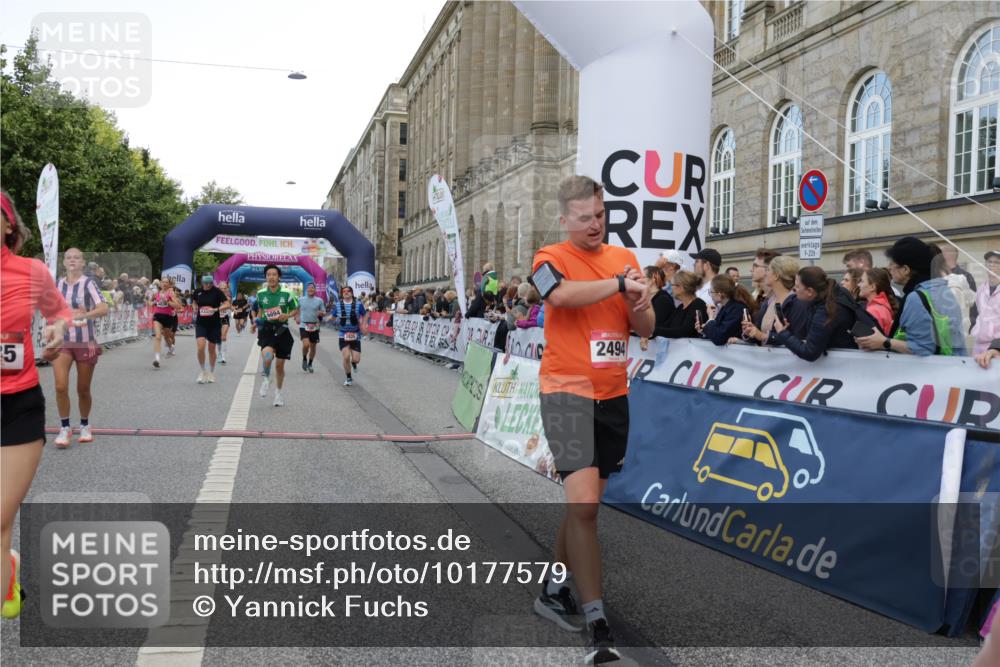 06.09.2026 - CURREX Alsterlauf Yannick Fuchs http://msf.ph/oto/10177579 06.09.2026 09:55:00 Ziel 2184, 2261, 2314, 2395, 2397, 2494, 2502, 2826, 2962, 3251, 3291, 3341, 3363, 4322, 4335, 4458, 4839, 5094, 5298, 5385, 6191 meine-sportfotos.de