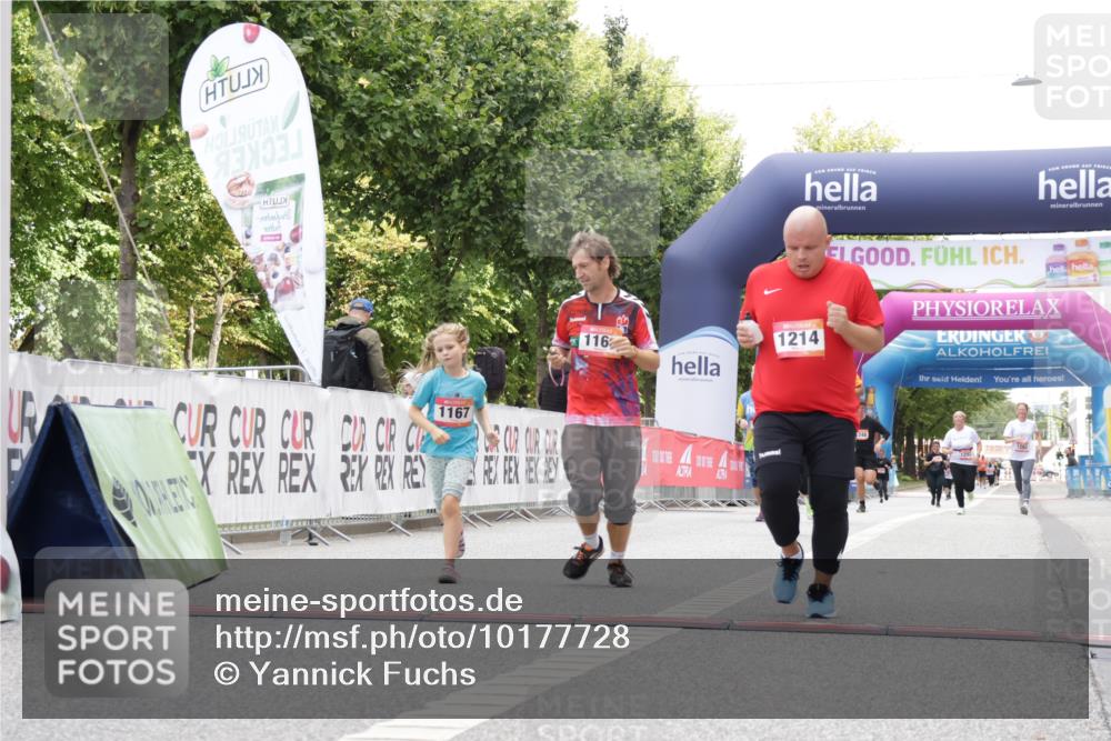 06.09.2026 - CURREX Alsterlauf Yannick Fuchs http://msf.ph/oto/10177728 06.09.2026 12:03:02 Ziel 1144, 1151, 1166, 1167, 1214, 1309, 1331, 8103 meine-sportfotos.de