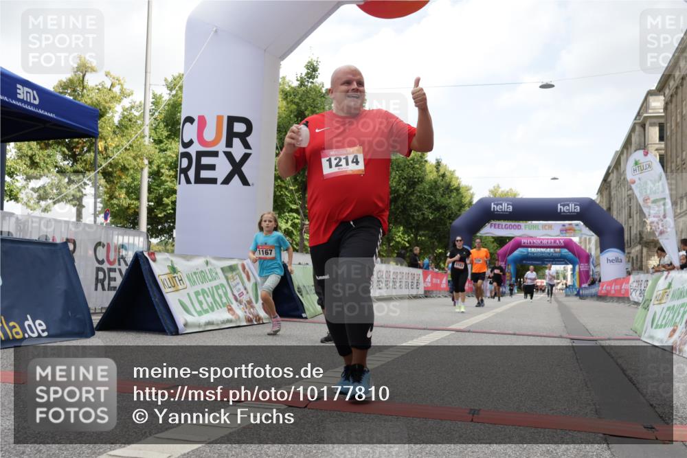 06.09.2026 - CURREX Alsterlauf Yannick Fuchs http://msf.ph/oto/10177810 06.09.2026 12:03:04 Ziel 1166, 1167, 1214, 1309, 1336, 6390, 8103 meine-sportfotos.de