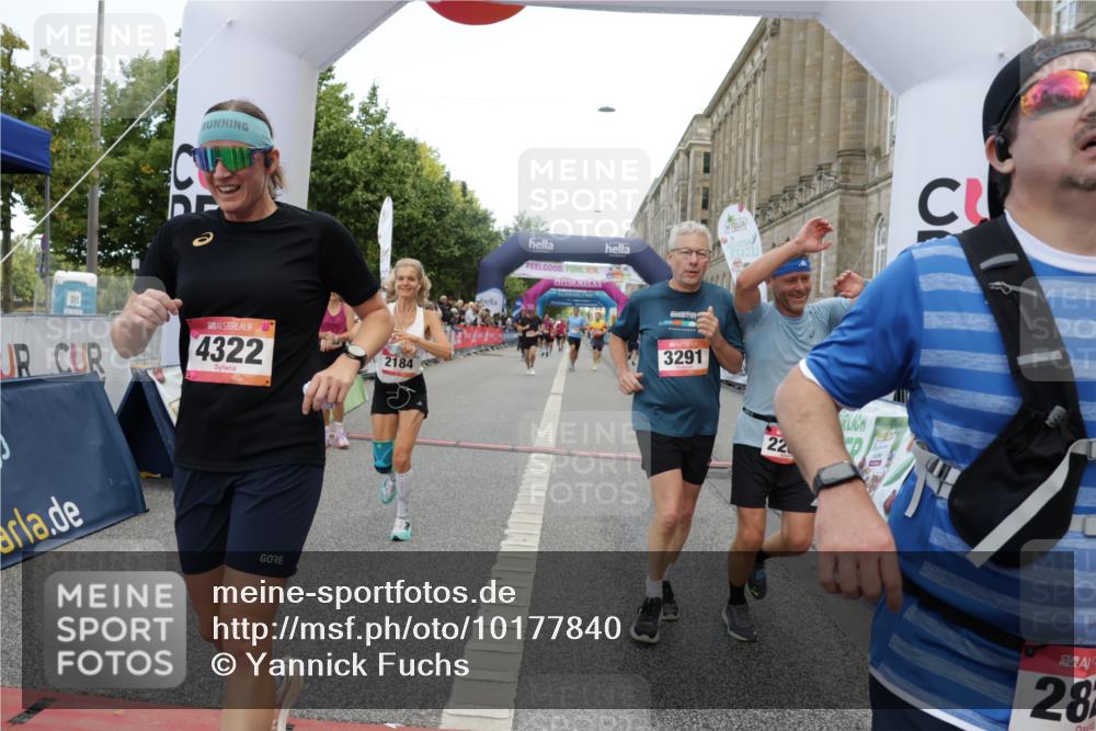 06.09.2026 - CURREX Alsterlauf Yannick Fuchs http://msf.ph/oto/10177840 06.09.2026 09:55:04 Ziel 2184, 2261, 2314, 2348, 2397, 2494, 2502, 2826, 2962, 3291, 3363, 4322, 4622, 4765, 4839, 5094, 5298, 5385, 5721 meine-sportfotos.de
