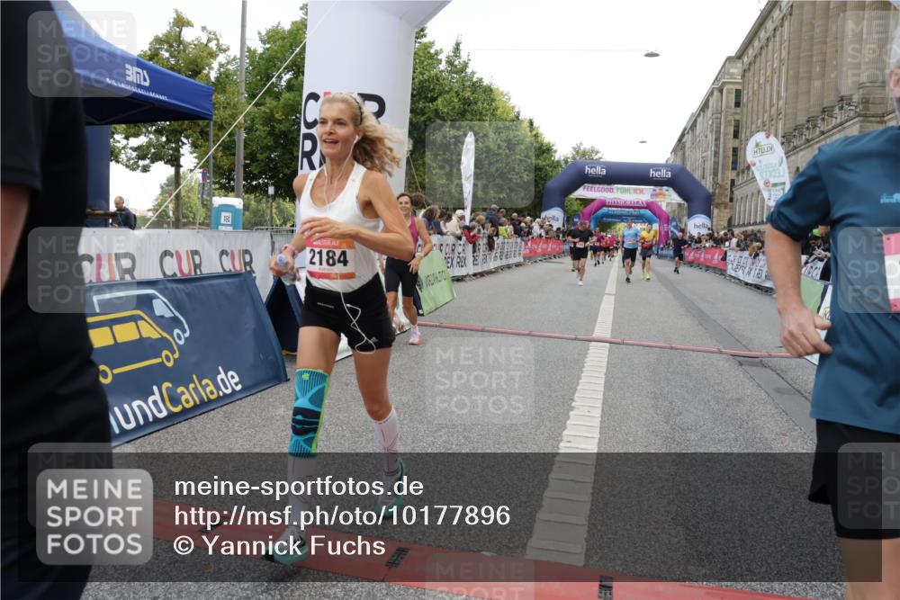 06.09.2026 - CURREX Alsterlauf Yannick Fuchs http://msf.ph/oto/10177896 06.09.2026 09:55:05 Ziel 2184, 2261, 2348, 2397, 2494, 2502, 2826, 2962, 3291, 4322, 4622, 4765, 4839, 5094, 5298, 5385, 5721 meine-sportfotos.de