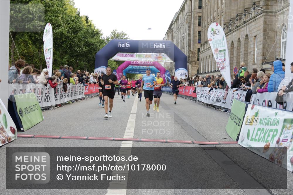 06.09.2026 - CURREX Alsterlauf Yannick Fuchs http://msf.ph/oto/10178000 06.09.2026 09:55:06 Ziel 2184, 2261, 2348, 2502, 2826, 3291, 4322, 4622, 4765, 4839, 4956, 5094, 5298, 5385, 5721 meine-sportfotos.de
