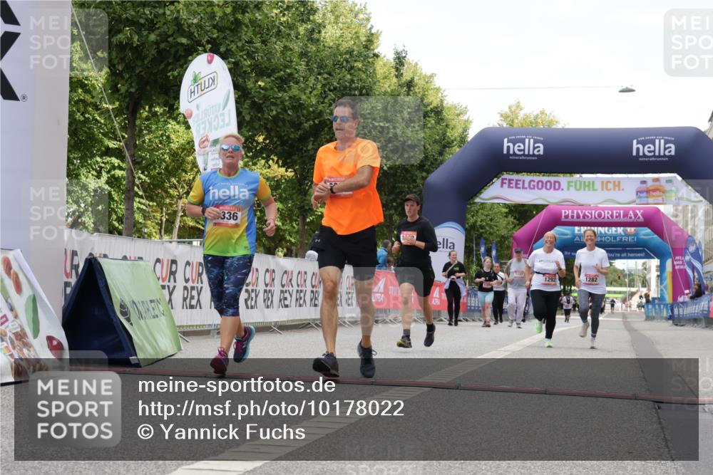 06.09.2026 - CURREX Alsterlauf Yannick Fuchs http://msf.ph/oto/10178022 06.09.2026 12:03:08 Ziel 1166, 1167, 1214, 1248, 1282, 1292, 1336, 6390, 8103 meine-sportfotos.de