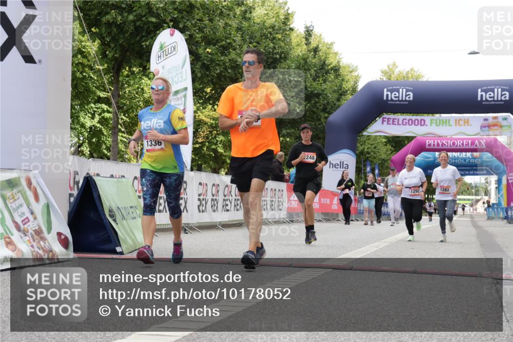 06.09.2026 - CURREX Alsterlauf Yannick Fuchs http://msf.ph/oto/10178052 06.09.2026 12:03:09 Ziel 1166, 1167, 1214, 1248, 1282, 1292, 1336, 6390, 8103 meine-sportfotos.de