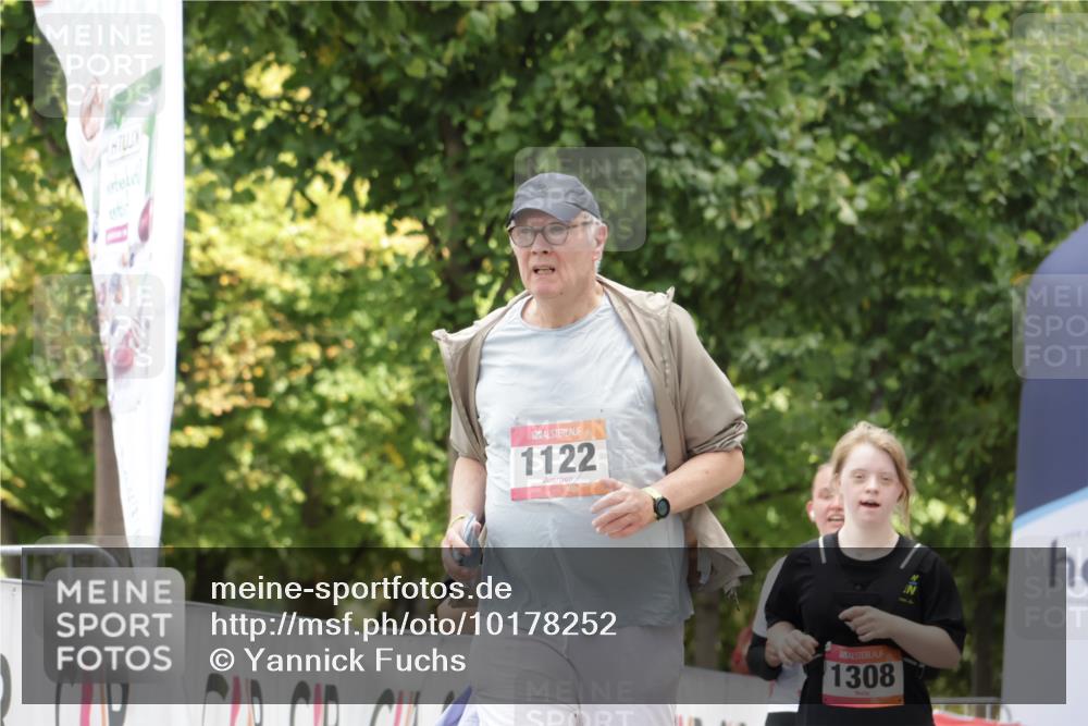 06.09.2026 - CURREX Alsterlauf Yannick Fuchs http://msf.ph/oto/10178252 06.09.2026 12:03:18 Ziel 1122, 1134, 1248, 1282, 1292, 1308 meine-sportfotos.de