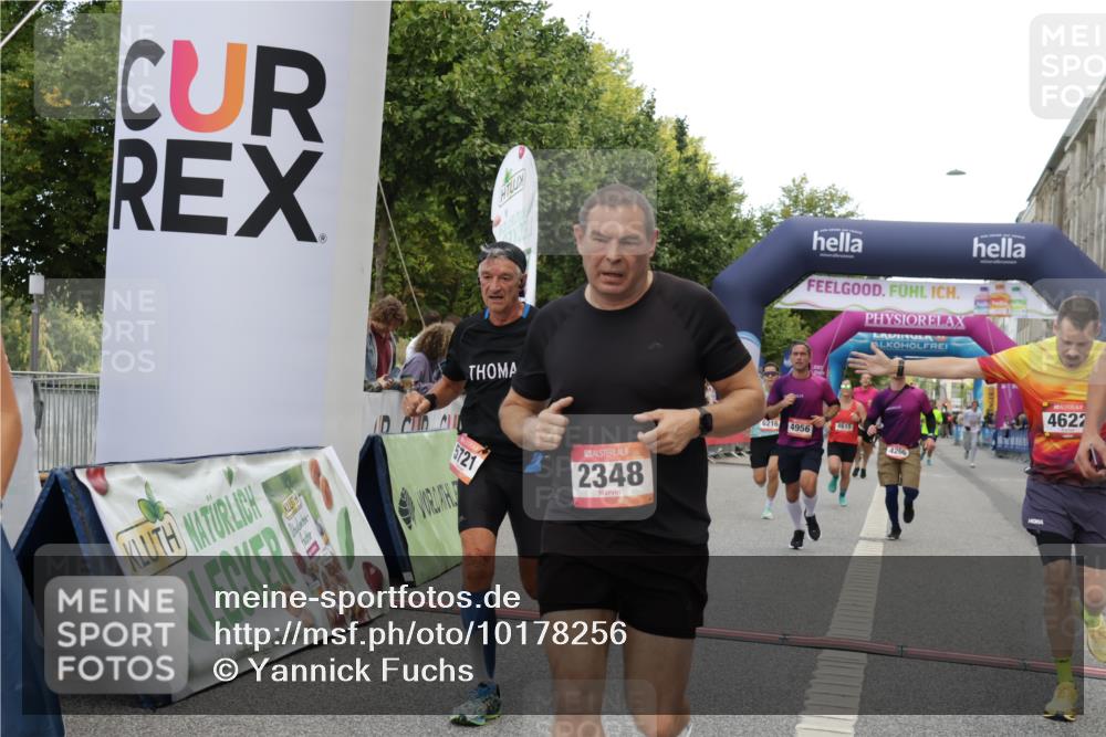 06.09.2026 - CURREX Alsterlauf Yannick Fuchs http://msf.ph/oto/10178256 06.09.2026 09:55:09 Ziel 2184, 2261, 2348, 2499, 2502, 2826, 3291, 4266, 4322, 4615, 4622, 4765, 4839, 4956, 5721, 6216 meine-sportfotos.de