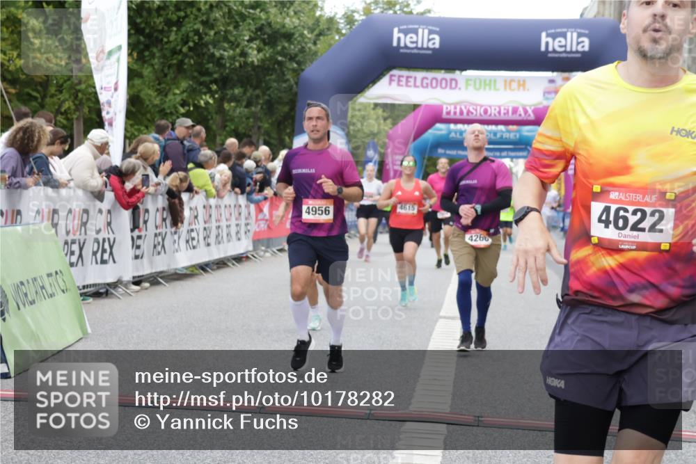 06.09.2026 - CURREX Alsterlauf Yannick Fuchs http://msf.ph/oto/10178282 06.09.2026 09:55:10 Ziel 2184, 2348, 2499, 2502, 4266, 4615, 4622, 4765, 4956, 5721, 6216 meine-sportfotos.de