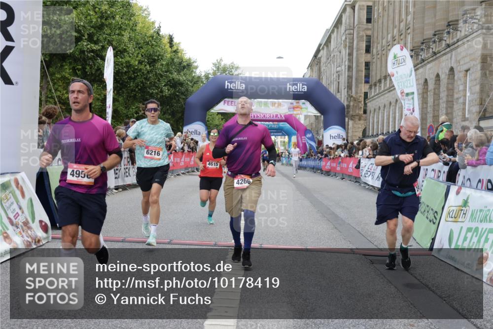 06.09.2026 - CURREX Alsterlauf Yannick Fuchs http://msf.ph/oto/10178419 06.09.2026 09:55:12 Ziel 2348, 2499, 2908, 4266, 4615, 4622, 4686, 4765, 4956, 5721, 6216 meine-sportfotos.de