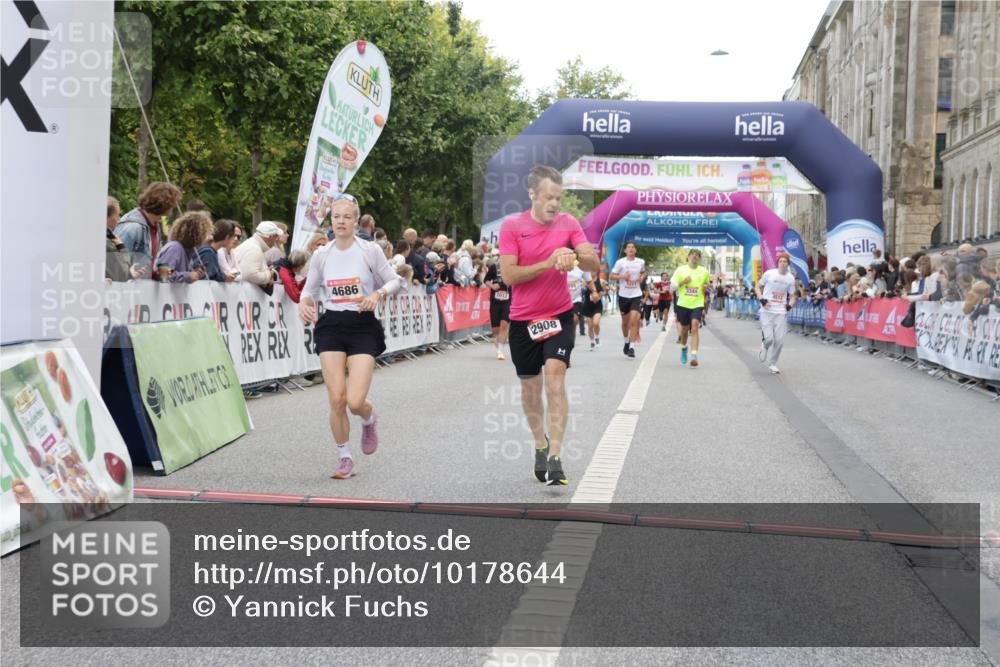 06.09.2026 - CURREX Alsterlauf Yannick Fuchs http://msf.ph/oto/10178644 06.09.2026 09:55:15 Ziel 2348, 2499, 2908, 4266, 4512, 4615, 4622, 4686, 4765, 4956, 5721, 5855, 6216 meine-sportfotos.de