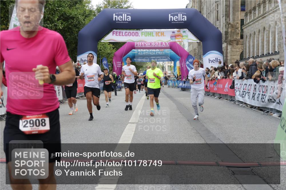 06.09.2026 - CURREX Alsterlauf Yannick Fuchs http://msf.ph/oto/10178749 06.09.2026 09:55:17 Ziel 2012, 2231, 2499, 2908, 3344, 4266, 4512, 4615, 4686, 4956, 5211, 5855, 6216 meine-sportfotos.de