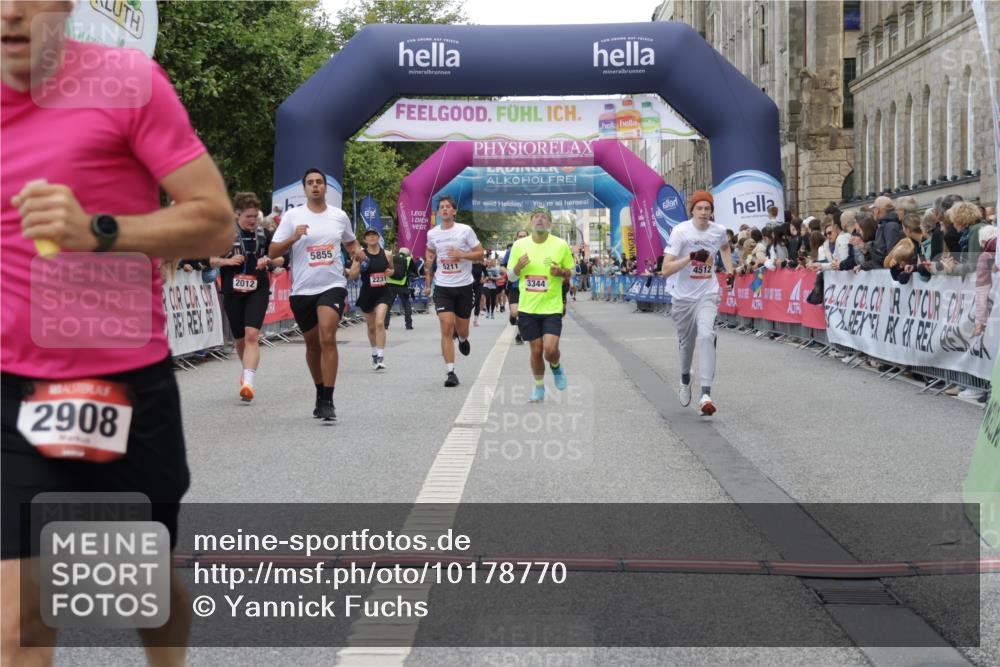06.09.2026 - CURREX Alsterlauf Yannick Fuchs http://msf.ph/oto/10178770 06.09.2026 09:55:17 Ziel 2012, 2231, 2499, 2908, 3344, 4266, 4512, 4615, 4686, 4956, 5211, 5855, 6216 meine-sportfotos.de