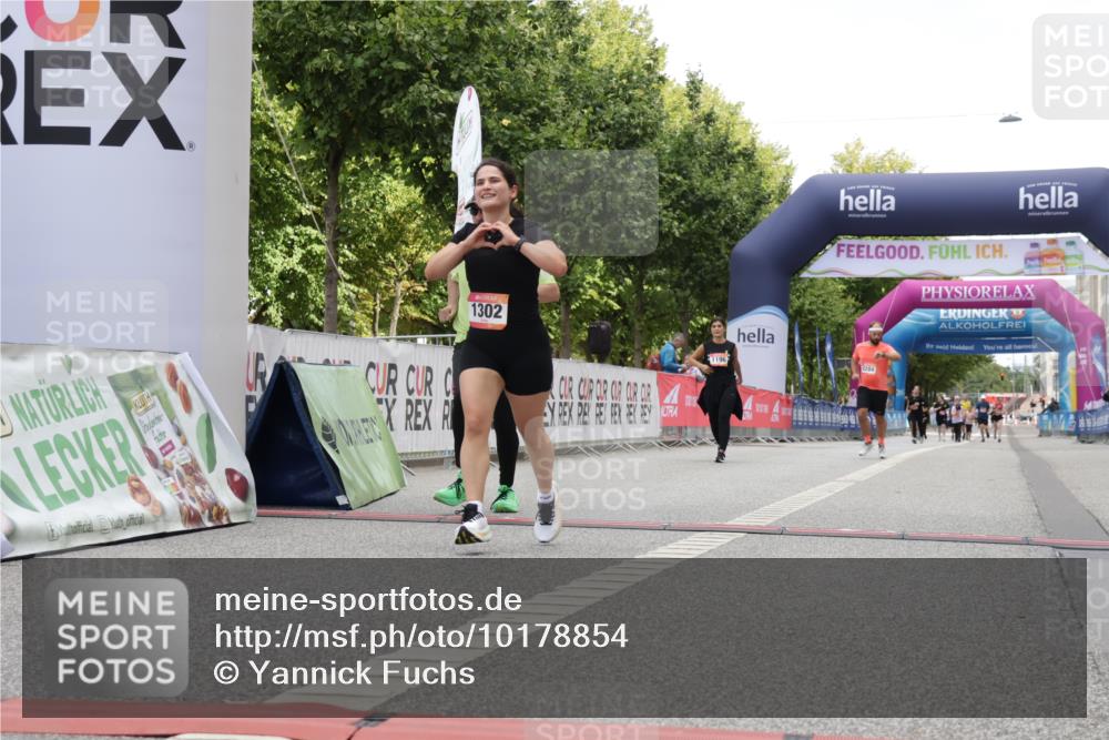 06.09.2026 - CURREX Alsterlauf Yannick Fuchs http://msf.ph/oto/10178854 06.09.2026 12:03:46 Ziel 1067, 1145, 1180, 1302, 1335 meine-sportfotos.de