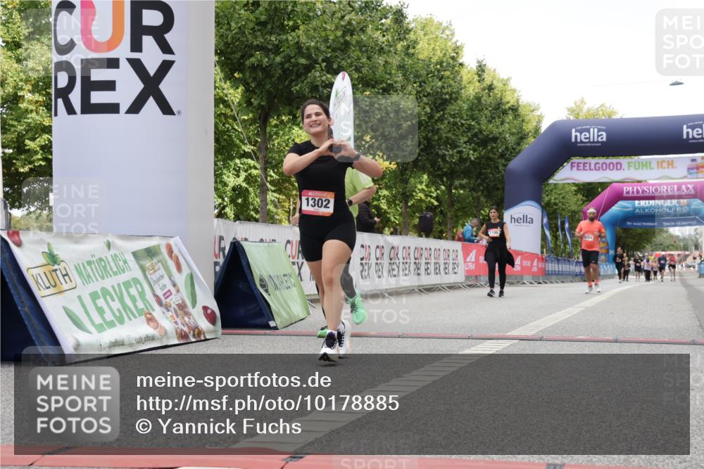 06.09.2026 - CURREX Alsterlauf Yannick Fuchs http://msf.ph/oto/10178885 06.09.2026 12:03:46 Ziel 1067, 1145, 1180, 1302, 1335 meine-sportfotos.de
