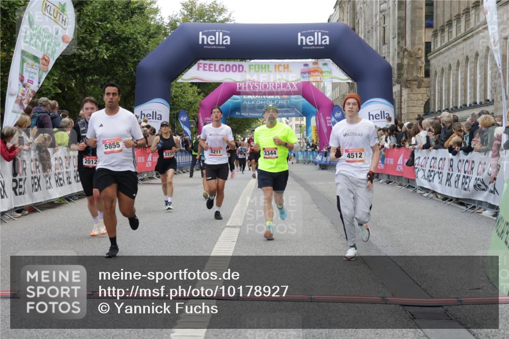 06.09.2026 - CURREX Alsterlauf Yannick Fuchs http://msf.ph/oto/10178927 06.09.2026 09:55:19 Ziel 2012, 2231, 2499, 2908, 3126, 3344, 3484, 4266, 4512, 4615, 4686, 5211, 5855, 6216 meine-sportfotos.de