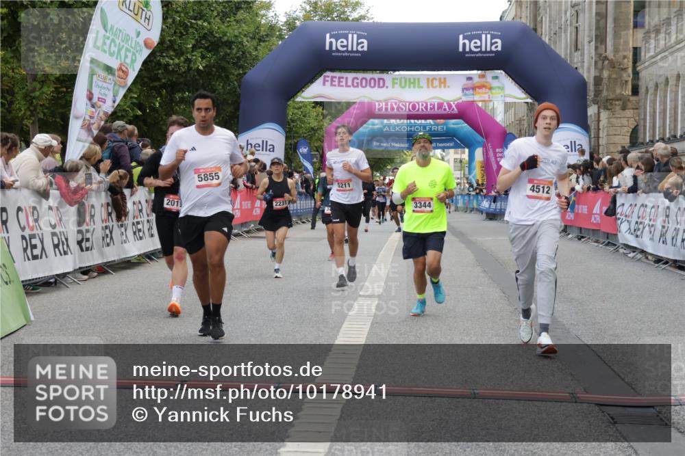 06.09.2026 - CURREX Alsterlauf Yannick Fuchs http://msf.ph/oto/10178941 06.09.2026 09:55:19 Ziel 2012, 2231, 2499, 2908, 3126, 3344, 3484, 4266, 4512, 4615, 4686, 5211, 5855, 6216 meine-sportfotos.de