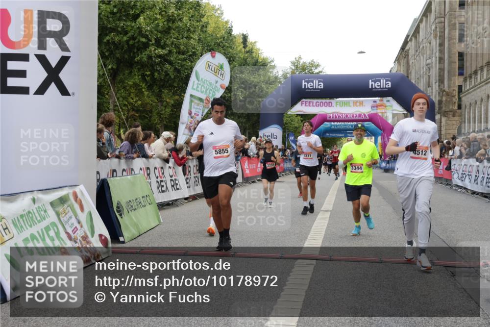 06.09.2026 - CURREX Alsterlauf Yannick Fuchs http://msf.ph/oto/10178972 06.09.2026 09:55:19 Ziel 2012, 2231, 2499, 2908, 3126, 3344, 3484, 4266, 4512, 4615, 4686, 5211, 5855, 6216 meine-sportfotos.de
