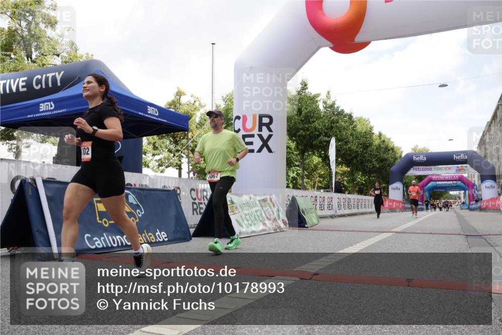 06.09.2026 - CURREX Alsterlauf Yannick Fuchs http://msf.ph/oto/10178993 06.09.2026 12:03:48 Ziel 1067, 1145, 1180, 1302, 1335, 8284 meine-sportfotos.de