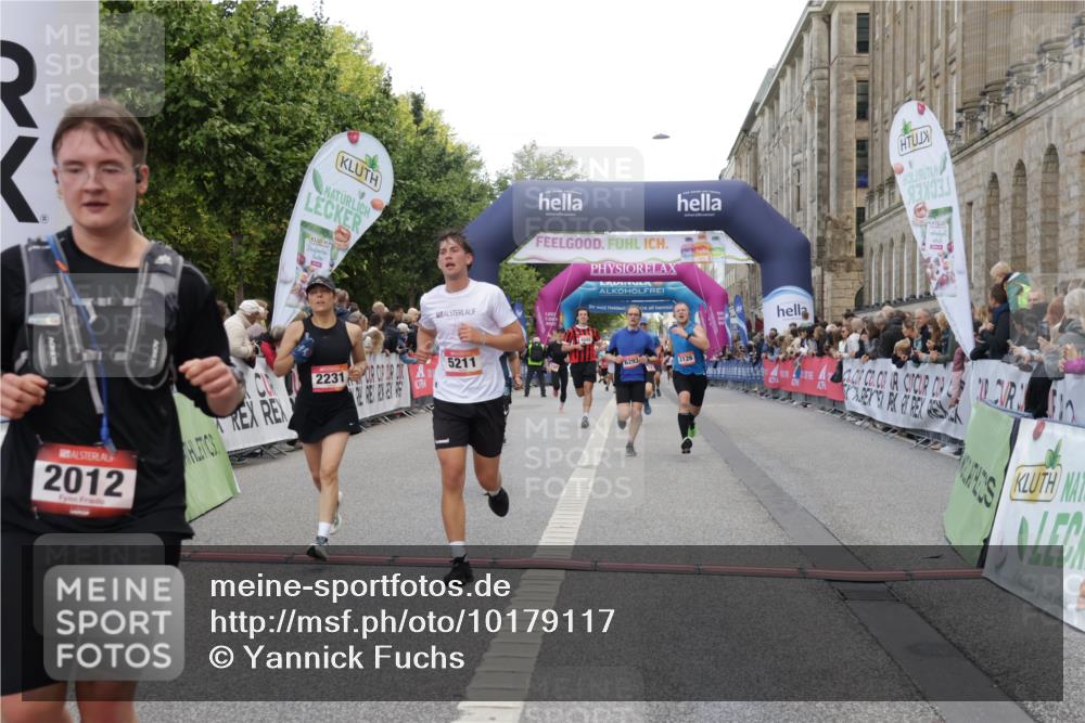 06.09.2026 - CURREX Alsterlauf Yannick Fuchs http://msf.ph/oto/10179117 06.09.2026 09:55:22 Ziel 2012, 2231, 2232, 2908, 3126, 3344, 3484, 4512, 4686, 4688, 5211, 5314, 5855, 6293 meine-sportfotos.de